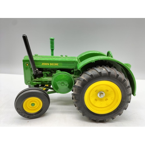 147 - Vintage 1:16 Scale Die-Cast ERTL Heritage Series 'John Deere' Tractor. 20cm x 14cm.