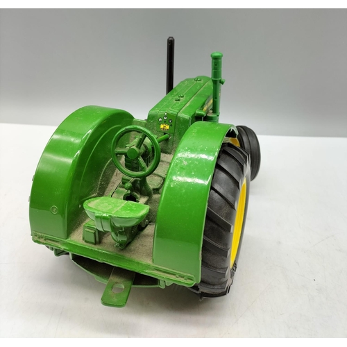 147 - Vintage 1:16 Scale Die-Cast ERTL Heritage Series 'John Deere' Tractor. 20cm x 14cm.