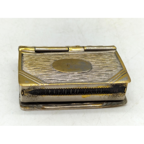 160D - White Metal Vesta Case. 5cm x 4cm.