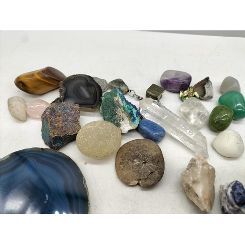 252 - Collection of Gemstones, Crystal, Flint and Fossils.