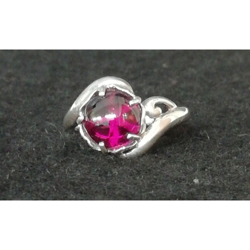 441 - 925 Silver and Garnet Cabochon Ring. Size P