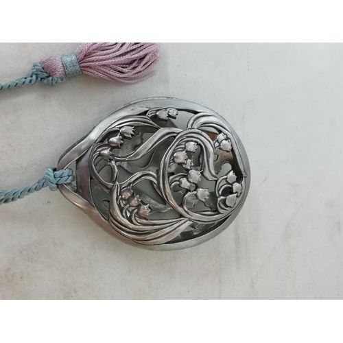 323 - 1991 Seagull Pewter Locket (Canada) Approx 9cm x 7cm.