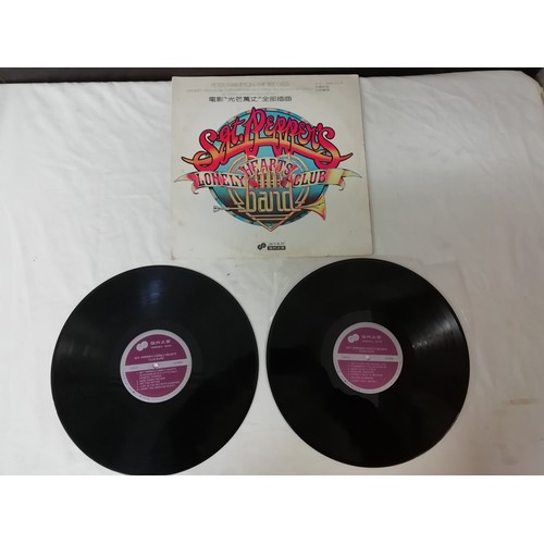 153 - Sgt Peppers Lonely Hearts club Band unofficial Taiwanese pressing double album release of the songs ... 