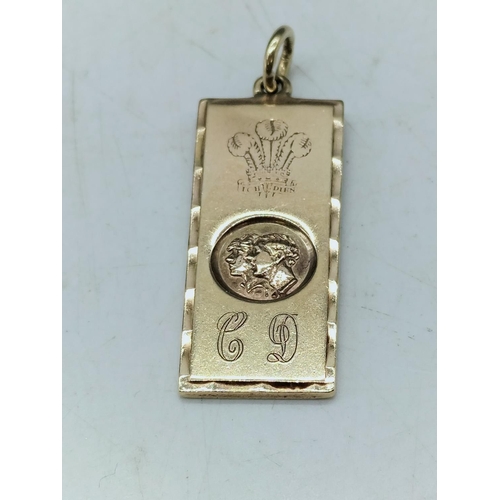125A - 9ct Gold 'Charles and Diana' Pendant. 5.7 Grams.