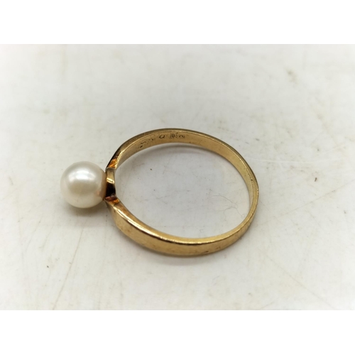 128 - 9ct Gold and Pearl Ring. 1.4 Grams. Size N