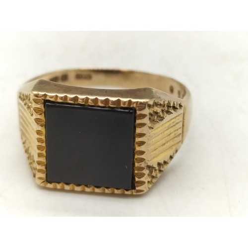 161 - Men's 9ct Gold and Black Onyx Signet Ring. Size P. 3.4 Grams.