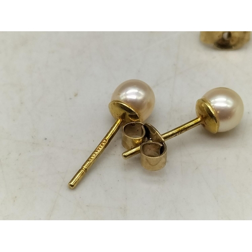 189 - Pair of 9ct Pearl Earrings.