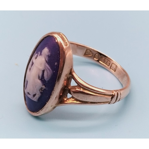 197 - 9ct Rose Gold and Wedgwood Jasper Ring. Hallmarked Chester 1917. 2.5 Grams. Size L.