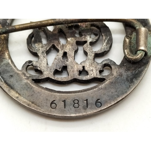 39 - WWI Silver War Badge No 61816 on Reverse. Pin Intact.