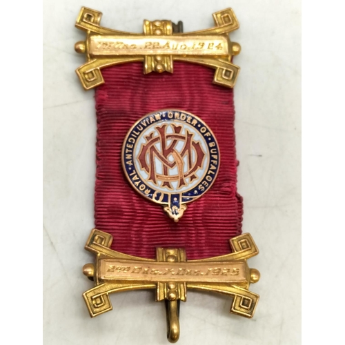 63 - 9ct Gold Masonic Ribbon Clasps on Ribbon with Medal. Unable to see if Medal is Gold.