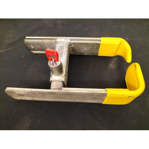 726 - Regent Adjustable Wheel Clamp with Key. 36cm x 20cm Closed.