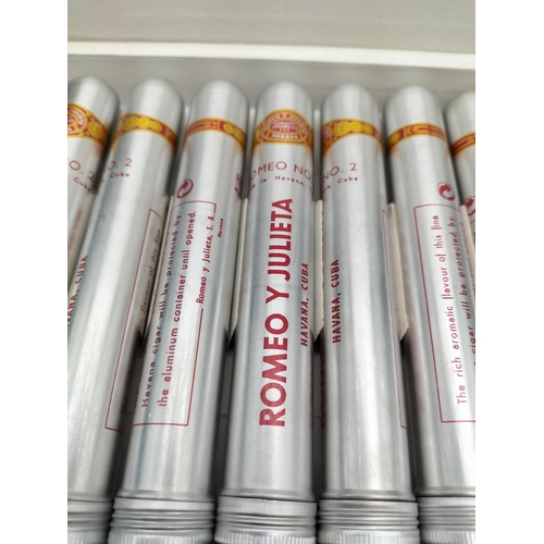 37 - Box of 10 Romeo Y Julieta, Romeo No2 Cigars, Tubos de Aluminios.