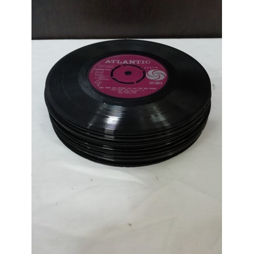 175 - A Nice collection of approx 200, 45RPM 7 inch singles various styles, Genre and artists to include B... 