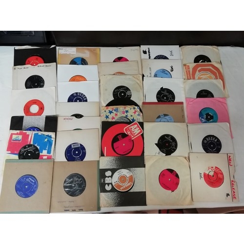 176 - A large collection of over 200 45RPM 7 inch singles Predominantly 1960's various artists