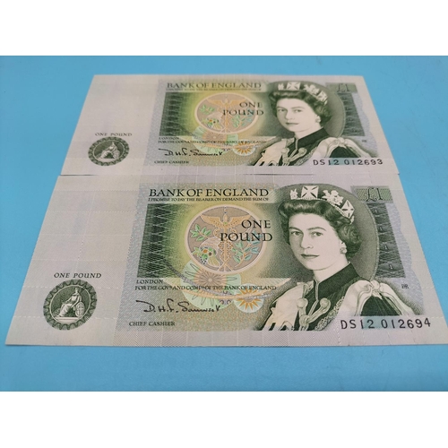 369 - 10 x Bank of England £1 Notes. Excellent Condition. Serial No DS12012691 - DS12012700.