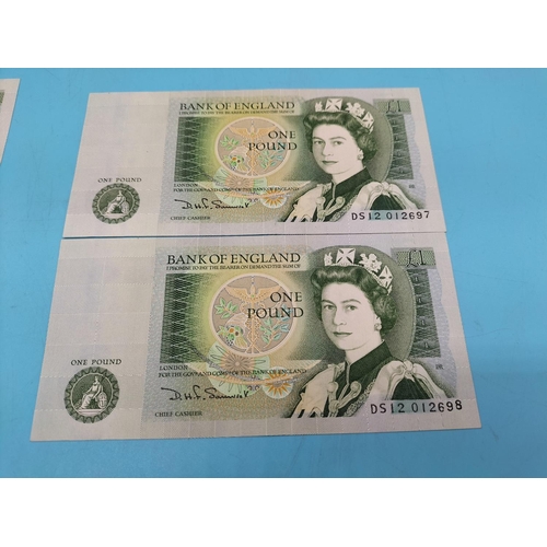 369 - 10 x Bank of England £1 Notes. Excellent Condition. Serial No DS12012691 - DS12012700.