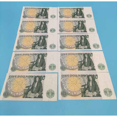 369 - 10 x Bank of England £1 Notes. Excellent Condition. Serial No DS12012691 - DS12012700.