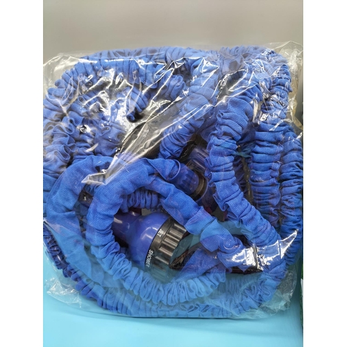 422 - 15 Metre Expandable Garden Hose with Multi Setting Spray Gun. New and Boxed.