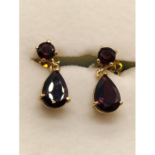 531 - 18ct Gold Garnet Earring and Necklace Set.