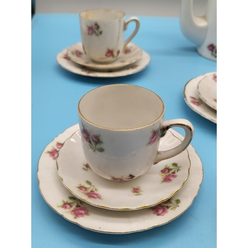 579 - Child's 21 Piece Tea Service. 2 Pieces A/F.