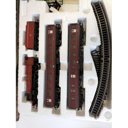 435 - Hornby 'Harry Potter Hogwarts Express' Train Set. Boxed. Complete. W/O.