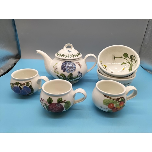 770 - Portmeirion Teapot (14cm High), 7cm Cups (3) plus 13cm Bowls (3).