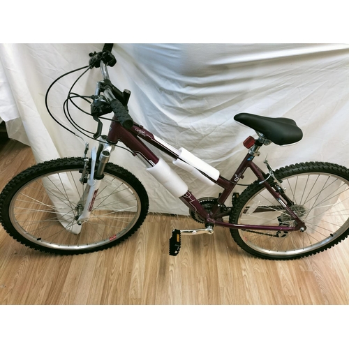 38 - Ladies Raleigh Waterfront Bike. New. Cosmetic Scratches.