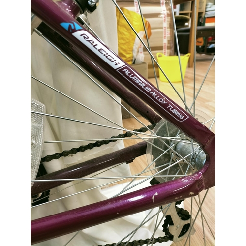 38 - Ladies Raleigh Waterfront Bike. New. Cosmetic Scratches.