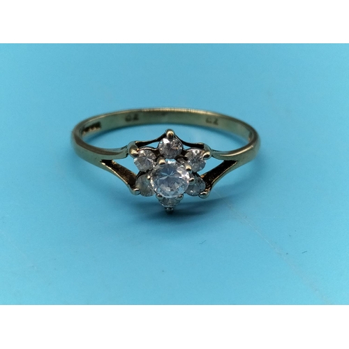 6 - 9ct Gold Ladies Ring. Size N.