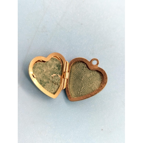 291 - 9ct 375 (Unmarked) Heart Locket.