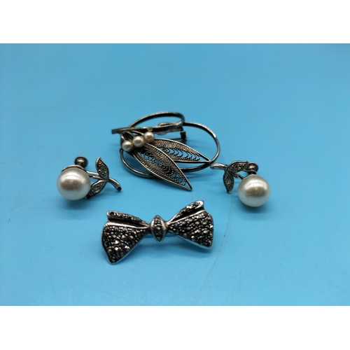 86 - 925 Silver Jewellery Items. Tested by Vendor.