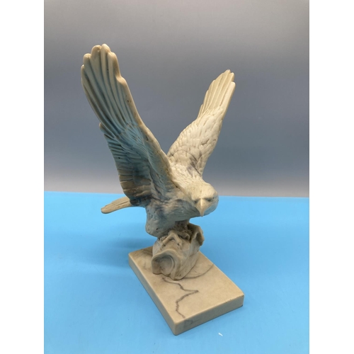 175 - 25cm Model of an Eagle.