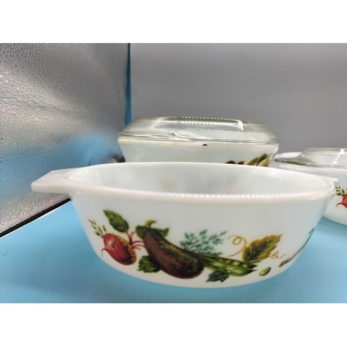 170 - 5 x Pyrex Dishes. Largest being 32cm x 23cm.