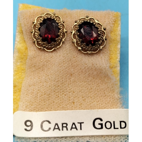 146 - 9ct Gold and Garnet Earrings