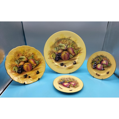 260 - Aynsley China Plates (4) in the 'Orchard Gold' Pattern. Largest having a Diameter of 28cm.