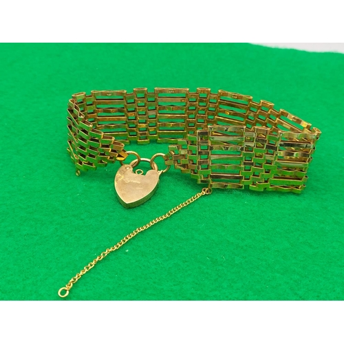 271 - 9ct Gold 7 Bar Gate Bracelet. 28 Grams.