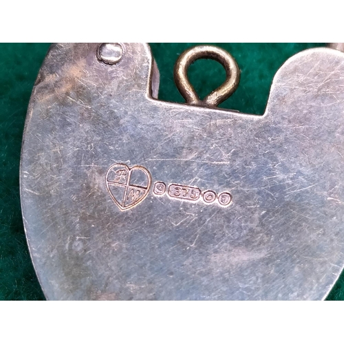 271 - 9ct Gold 7 Bar Gate Bracelet. 28 Grams.