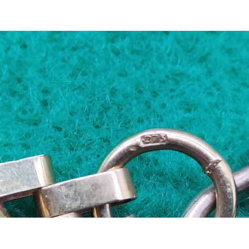 271 - 9ct Gold 7 Bar Gate Bracelet. 28 Grams.