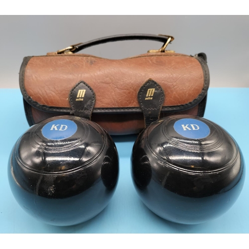 223 - Bowls in Mitre Carrying Case.