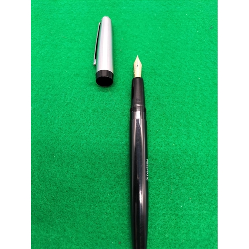 226 - Platingnum 14ct Nib Fountain Pen.