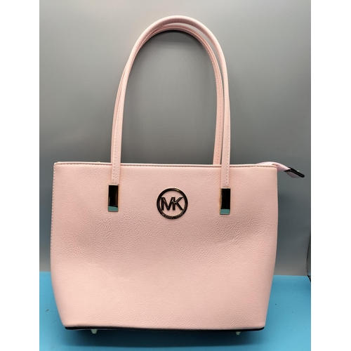 376 - Fashion Handbag.