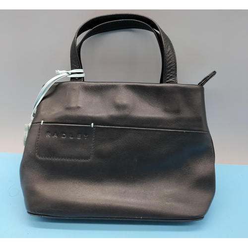 386 - Small Fashion Handbag. 20cm x 13cm.