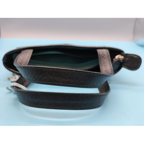 386 - Small Fashion Handbag. 20cm x 13cm.