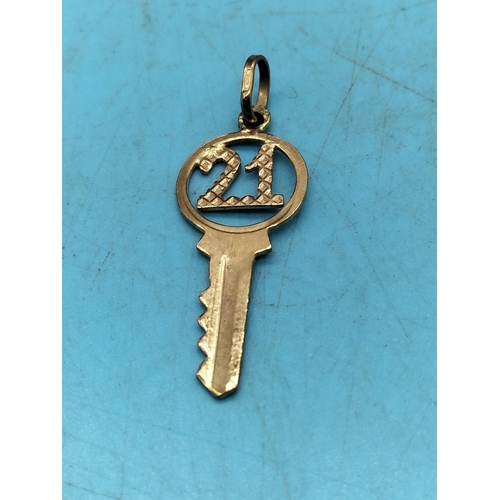 246 - 9ct Gold 375 '21st Birthday' Key.