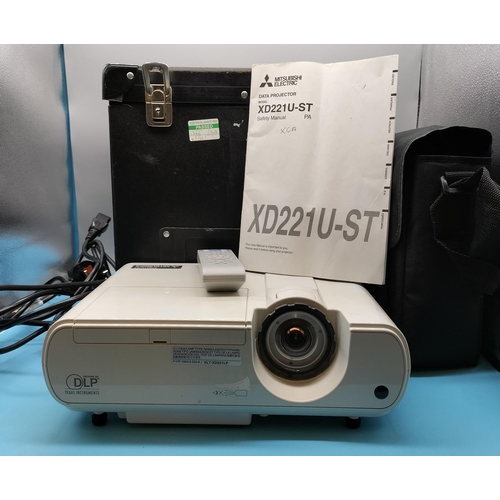 724 - Mitsubishi XD221U-ST Data Projector with Case. Powers Up.