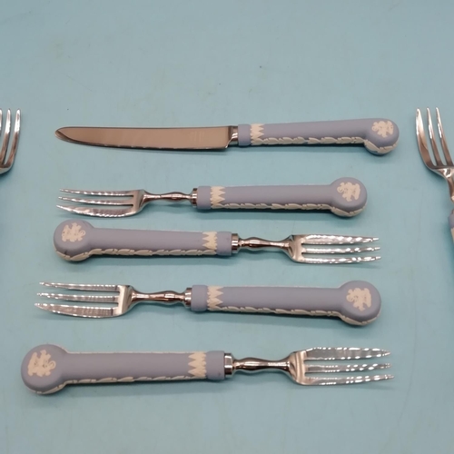 29 - Set of 6 Wedgwood Jasper Handled Pastry Forks plus 1 Knife. Largest 20cm Long.