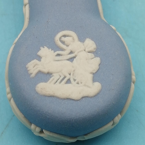 29 - Set of 6 Wedgwood Jasper Handled Pastry Forks plus 1 Knife. Largest 20cm Long.