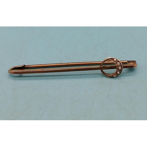 32 - Vintage 9ct Gold Seed Pearl Crescent Design Bar Brooch. 1.9 Grams.