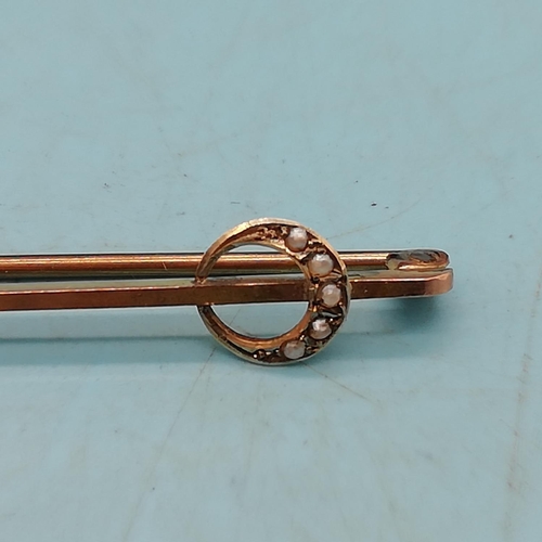 32 - Vintage 9ct Gold Seed Pearl Crescent Design Bar Brooch. 1.9 Grams.