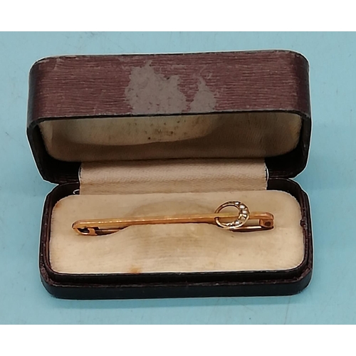 32 - Vintage 9ct Gold Seed Pearl Crescent Design Bar Brooch. 1.9 Grams.